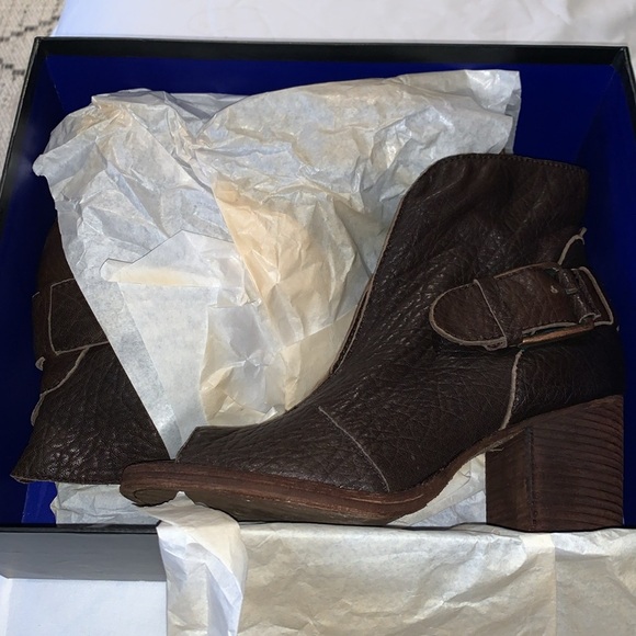 Excellent Gently Loved Genuine Leather “ERIN” Open Toe Booties by JOE’S - Picture 7 of 7